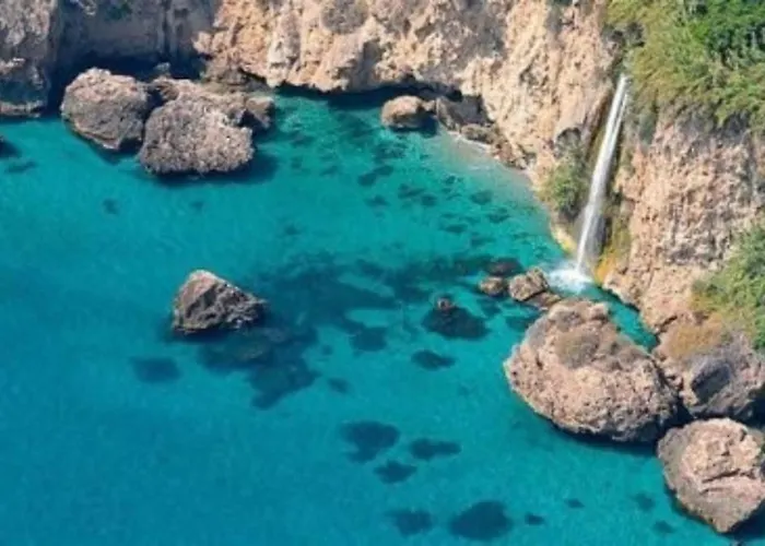 Апартаменты Capistrano Breeze - Luxury Coastal In Capistrano Village, Нерха